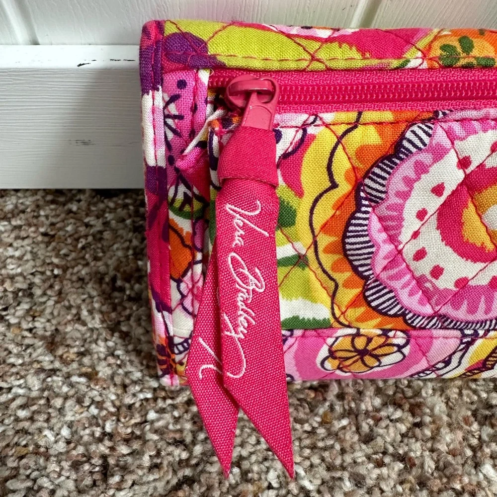 Vera Bradley Floral Quilted Trifold Wallet Zip Coin Pocket - Picture 3 of 6